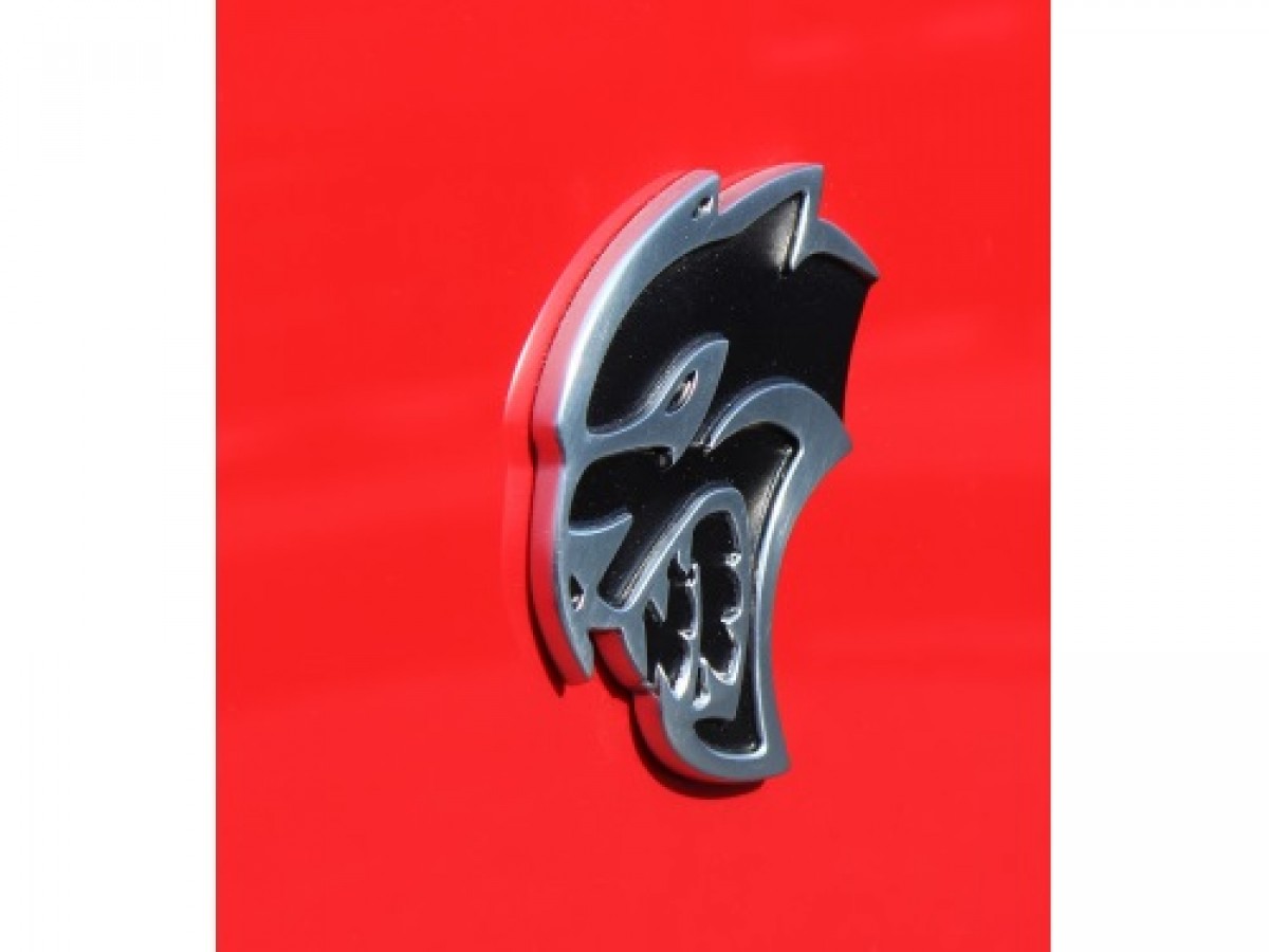 2 Emblemas Hellcat Rojo Dodge Challenger Charger 2015 2022 | Meses sin