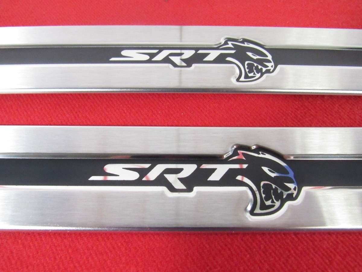 UVER-2020 段下げATスラダンロゴ隠し Mopar Door Sill Guards - Hellcat Logo - 82215309 | All Mopar Parts