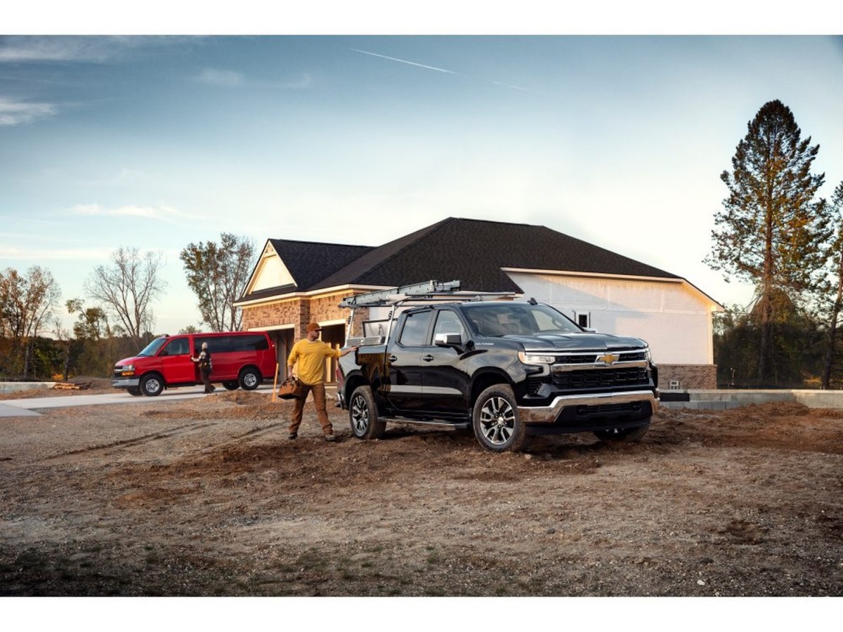 Chevrolet Complete Silver Aluminum TracRac Ladder Rack System By