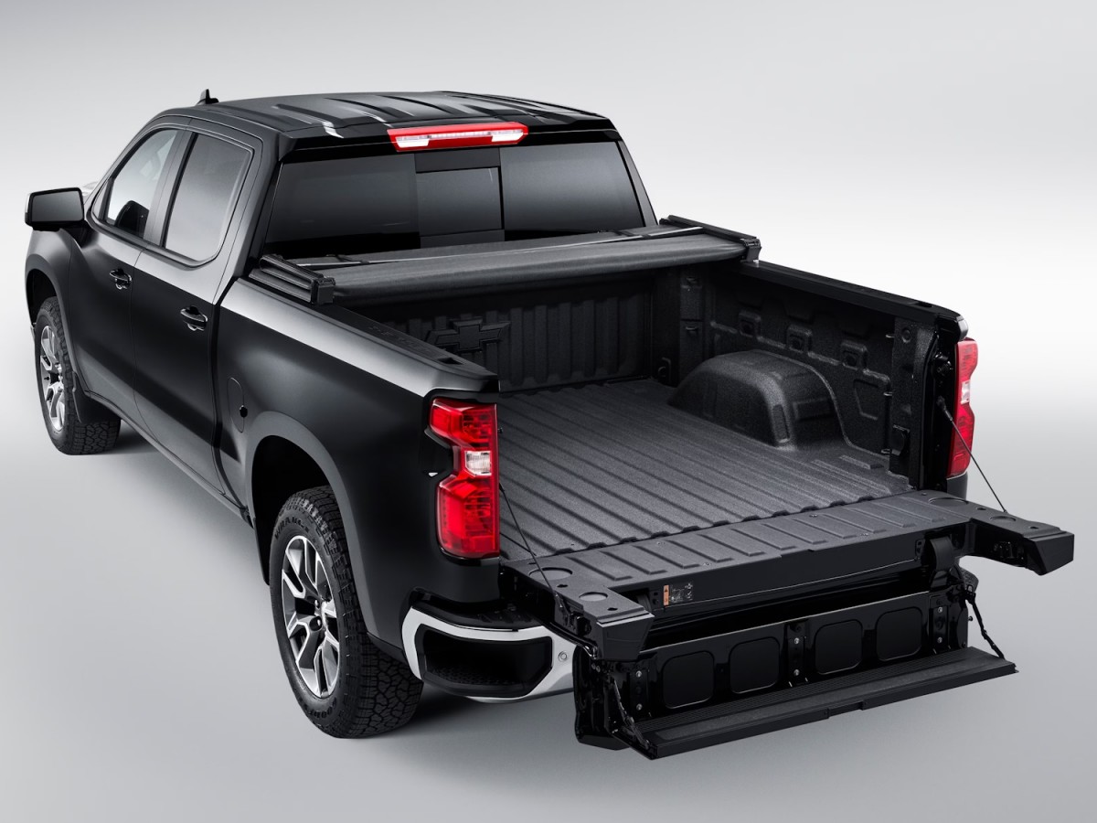 Chevrolet Soft Tri Fold Tonneau Cover In Black By Advantage For