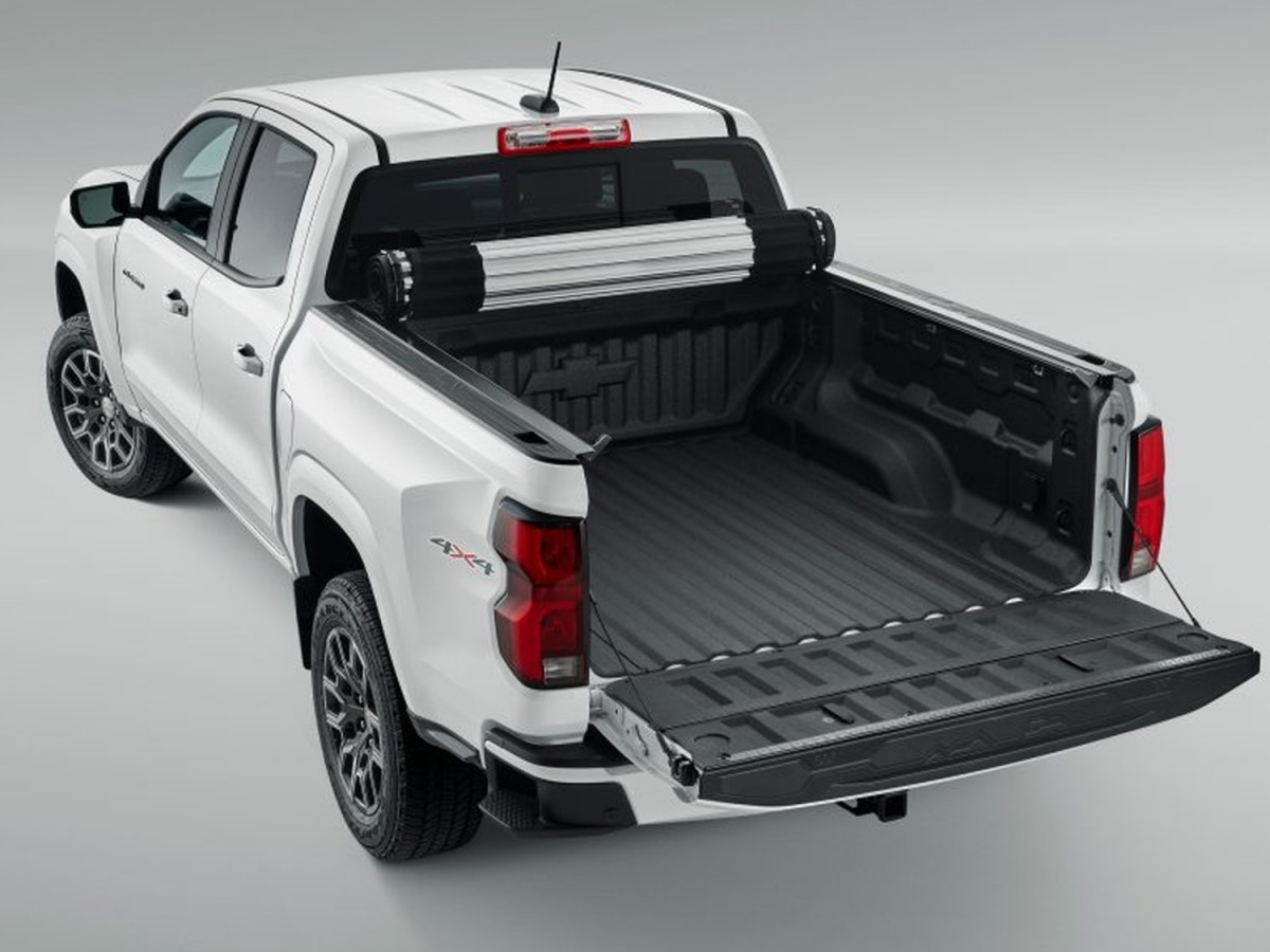 Chevrolet Short Bed Hard Rolling Tonneau Cover In Black By