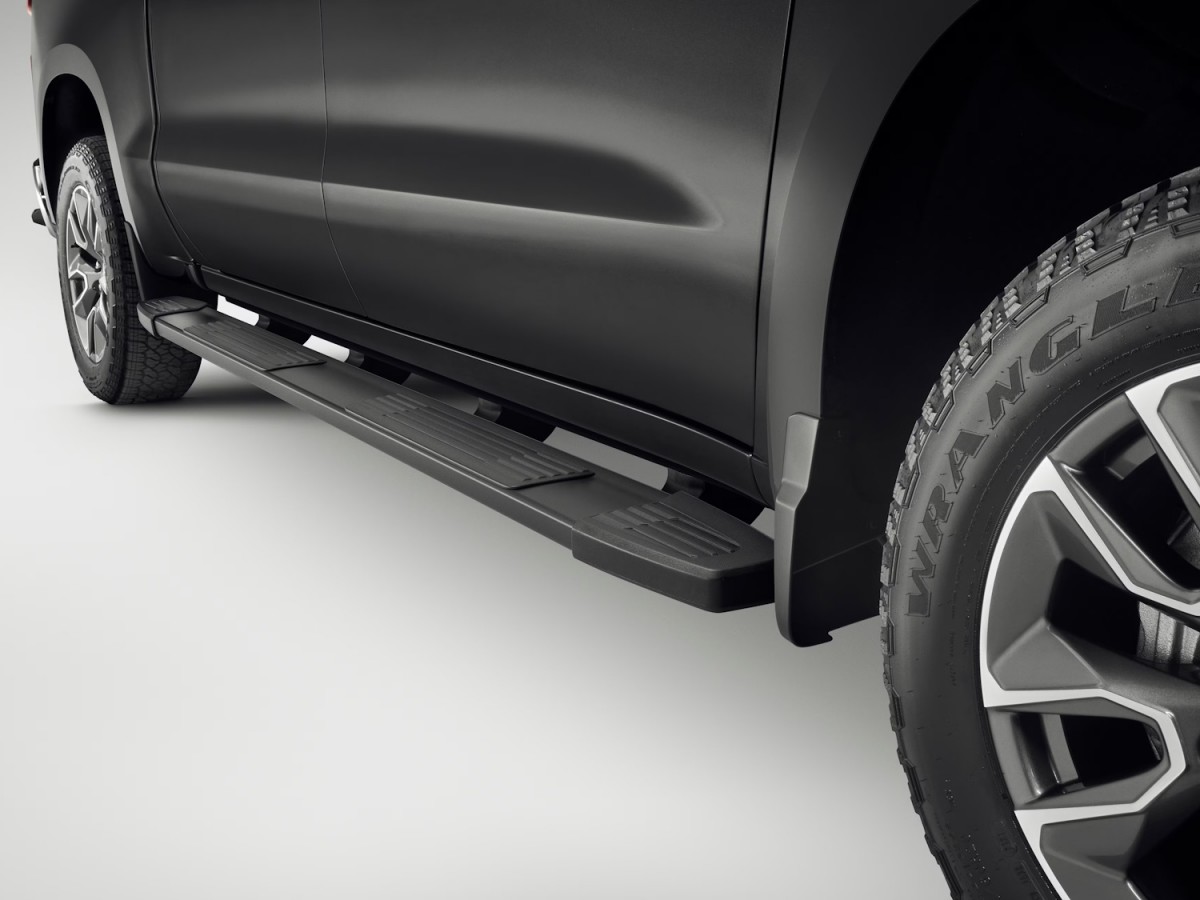 Chevrolet 6 Inch Rectangular Wheel To Wheel Assist Steps In