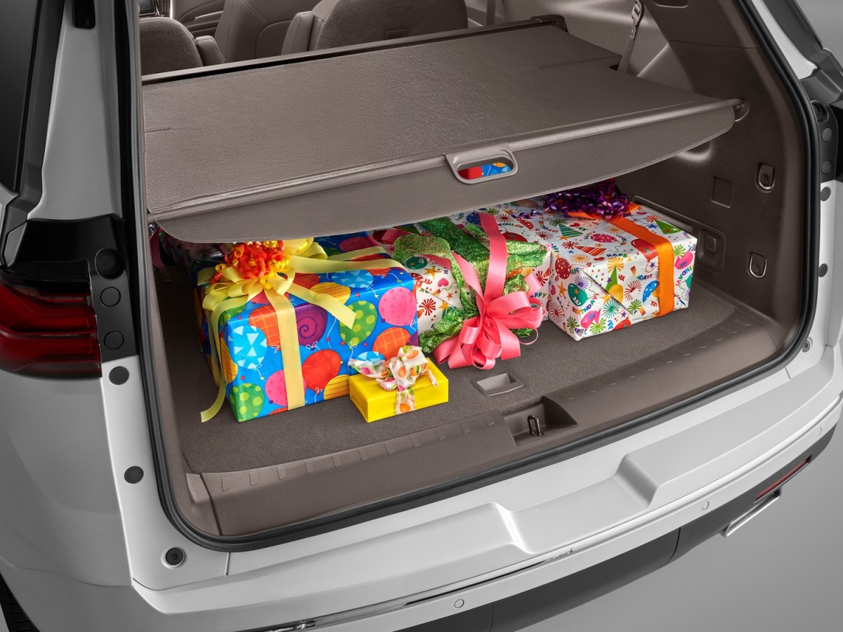 Chevrolet Retractable Cargo Area Security Shade In Dark