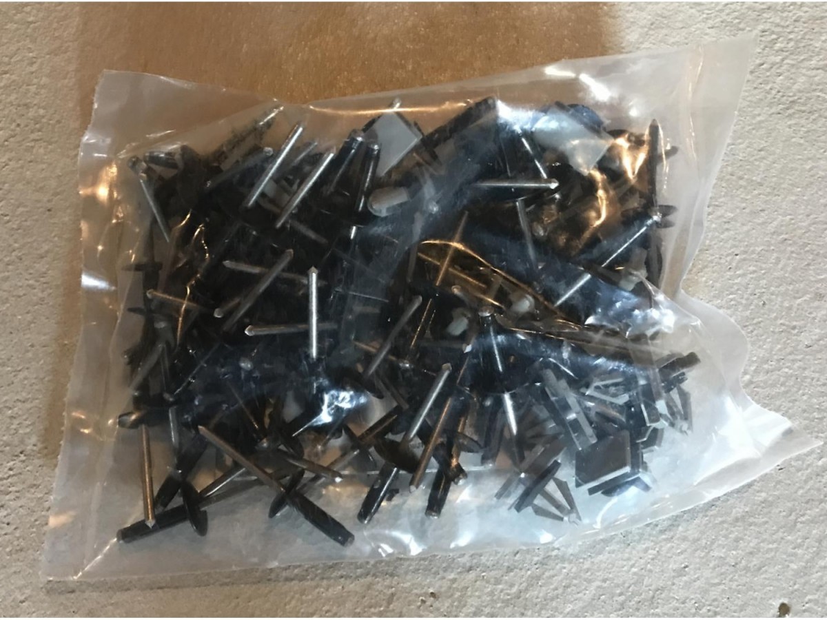 thumbnail image 2 of Auveco NOS Rocker Panel Molding Clips For Chevy 1962-1975 – Replaces 3886638 (6 Pack) 2 of 6