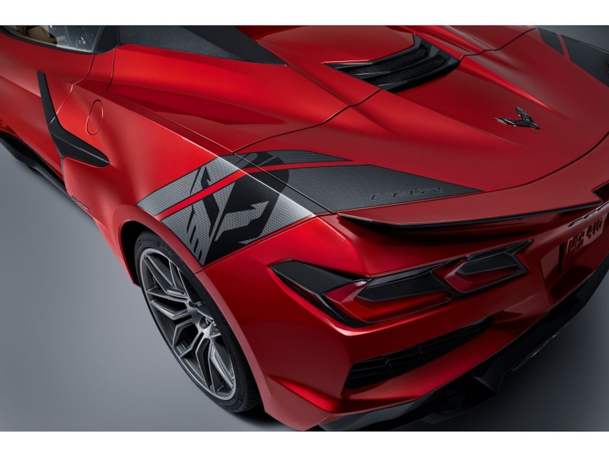 Chevrolet Rear Quarter Panel Stripe Graphics Package In