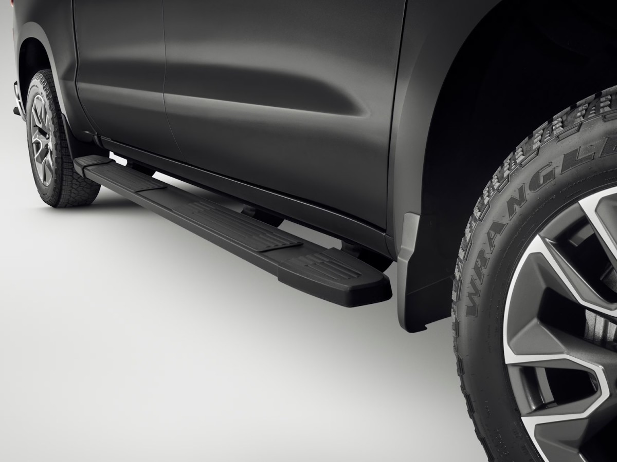 Chevrolet 6 Inch Rectangular Assist Steps In Black For Crew Cab