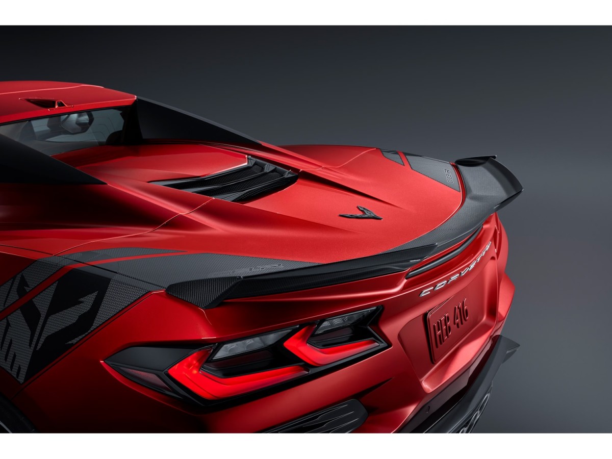 Chevrolet Rear Spoiler In Visible Carbon Fiber For Z06 & E-Ray