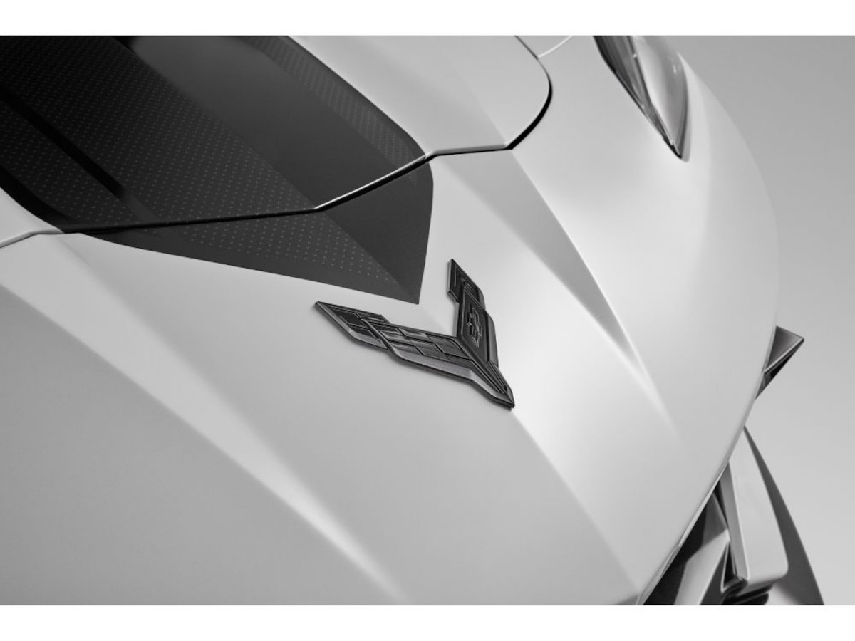 Chevrolet Front Crossed Flags Emblem In Carbon Flash Metallic