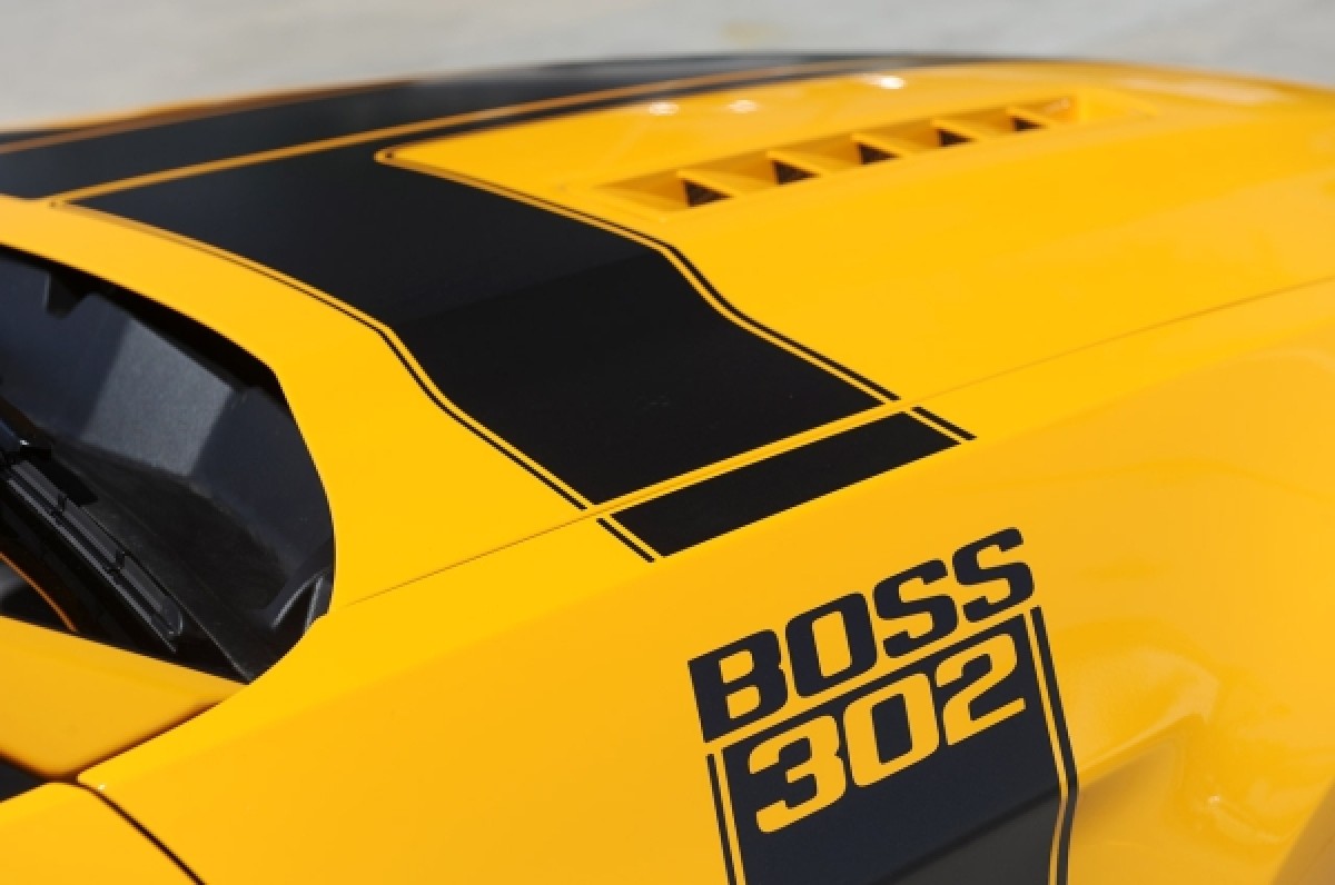 genuine-ford-decal-kit-black-boss-302-bosssrtipekitblk